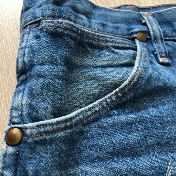 Vintage Wrangler Embroidered Denim Shorts Size 33 Made in USA - Picture 9 of 13